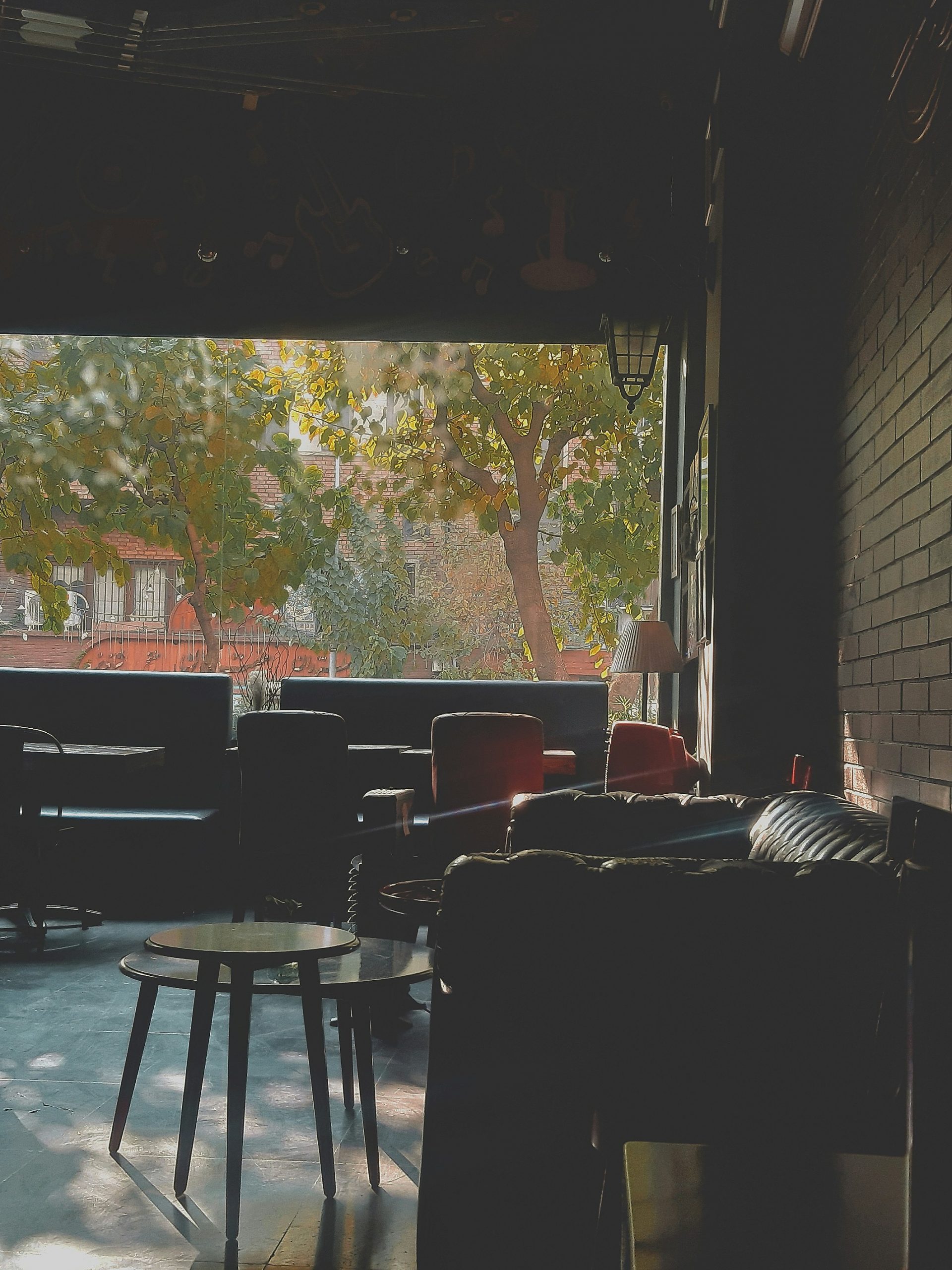 Servicios inmobiliarios AJDC Habitat - Locales comerciales y oficinas en Madrid, Málaga y Sevilla